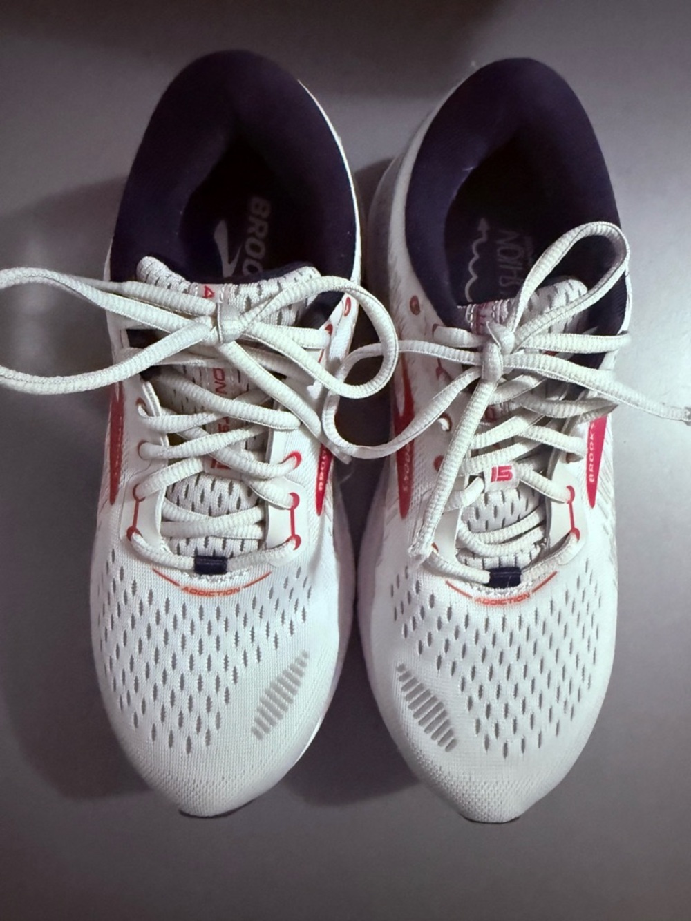 Brooks Addiction GTS 15 Women's Sneaker Mesh Oyster Lilac Rose
White Pink